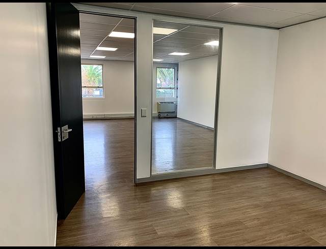 173M² OFFICE TO LET IN PLUMSTEAD